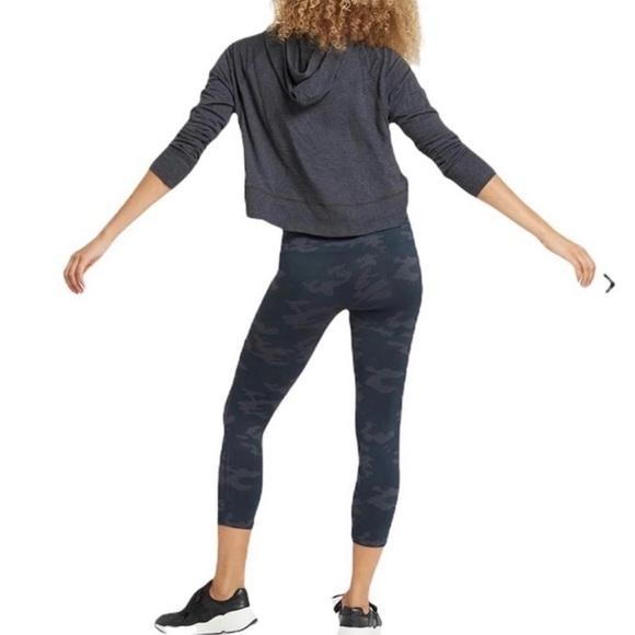 SPANX Camo Look at Me Now Seamless Cropped Leggings - Picture 4 of 15